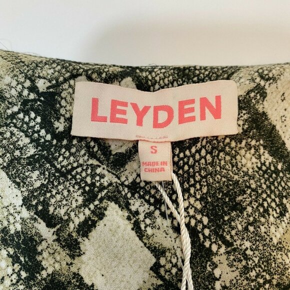 Leyden Snakeprint V-Neck Short Sleeve Blouse - Picture 4 of 9